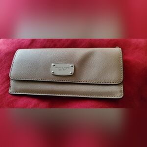 Michael Kors Beige Leather Slim Wallet EXCELLENT